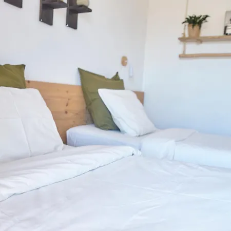 Algarve Surf Camp & بيت شباب ساغريش