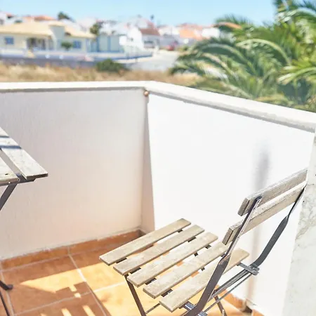 بيت شباب Algarve Surf Camp &